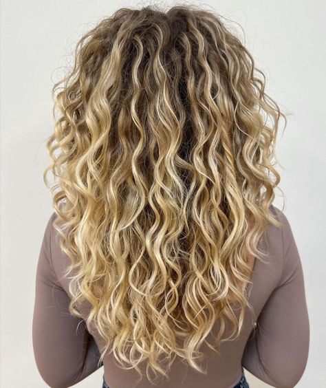 Long Blonde Rezo Cut for Wavy Curly Hair Blonde Spiral Perm, Different Perm Curls Long Hair, Permed Hairstyles Long Hair, Long Blonde Permed Hair, Haïr Cut For Long Wavy Hair, Long Thick Curly Haircuts, Long Hair Cuts With Layers Wavy, Layered Long Wavy Hair, Haircut For Wavy Curly Hair