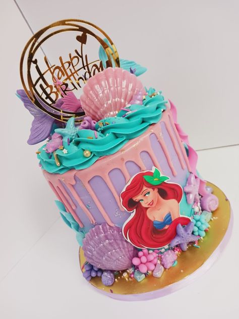 Ariel Two Tier Cake, Ariel Themed Birthday Cake, Black Little Mermaid Cake, Ariel The Little Mermaid Birthday Party, Ariel Birthday Party Cake, Little Mermaid Cake Ideas, Ariel Cake Ideas, The Little Mermaid Birthday Cake, Ariel Mermaid Cake