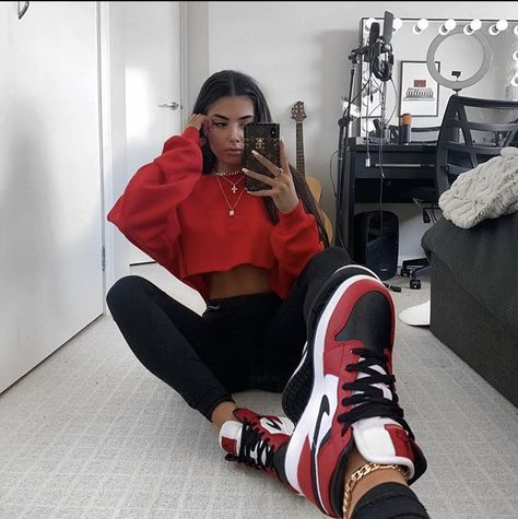 Outfit With Red And White Jordans, Jordan Pandas Outfits, Outfits With Red Accessories, How To Style Red And Black Jordans, Chicago Dunks Outfit, Girly Jordan Outfits, How To Wear Dunks Women, Red And Black Dunks Outfit, Cute Outfits With Nike Dunks