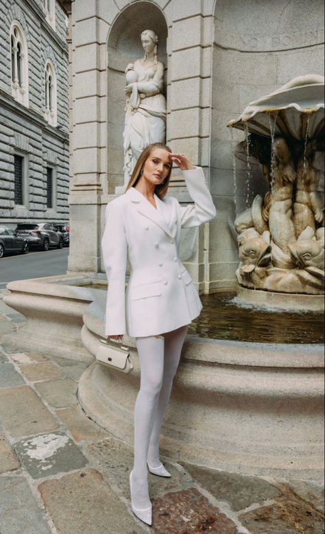 White Stockings Outfit, Pantyhose Outfit, Rosie Hw, Style Aesthetics, Stockings Outfit, White Tights, Rosie Huntington, Effortlessly Chic Outfits, Huntington Whiteley