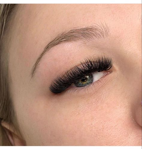 Lashes, lash, eyelashes, volume lashes, beautiful lashes Short Full Lash Extensions, Full Lash Extensions, Eyelash Extensions Full, Lash Fill, Brow Ideas, Fresh Face Makeup, Short Lashes, Salon Software, Full Lashes