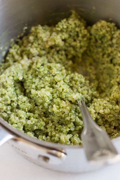 PESTO QUINOA SALAD -- just warm quinoa mixed with pesto! It makes the perfect side dish! Pesto Quinoa, February Recipes, Grilled Tofu, Simply Quinoa, Quinoa Bowl, Quick And Easy Dinner, Elimination Diet, Grilled Veggies, Quinoa Salad