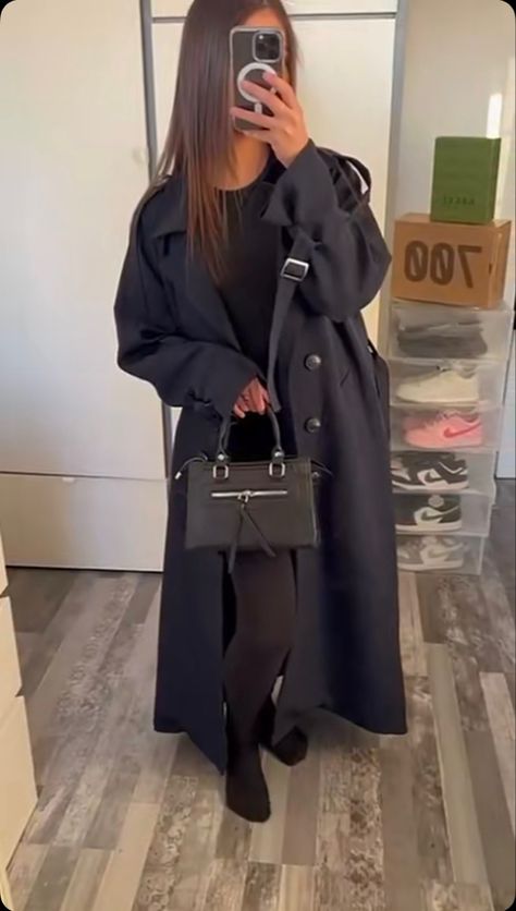 Ootd Trench, Trenchcoat Outfits, Outfit Trench, Boss Lady Outfit, Zara Drip, Tight Dress Outfit, Mode Zara, Winter Fit, Women Bodycon Dress