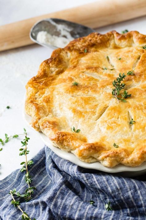 Homemade chicken pot pie filled with chicken and vegetables in a creamy sauce is the perfect comfort food. #chicken #pot pie #comfort food Homemade Pot Pies, Chicken Pot Pie Crust, Homemade Pot Pie, Supper Meals, Turkey Pot Pie Recipe, Easy Chicken Pot Pie Recipe, Food Comfort, Best Chicken Pot Pie, Chicken Pot Pie Filling