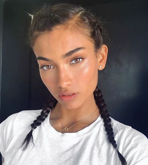 Kelly Gale, Natural Glowy Makeup, Top Makeup Products, Beautiful Lips, Back To Work, Hair Color Trends, Beauty Make Up, Beautiful Eyes, Hair Goals