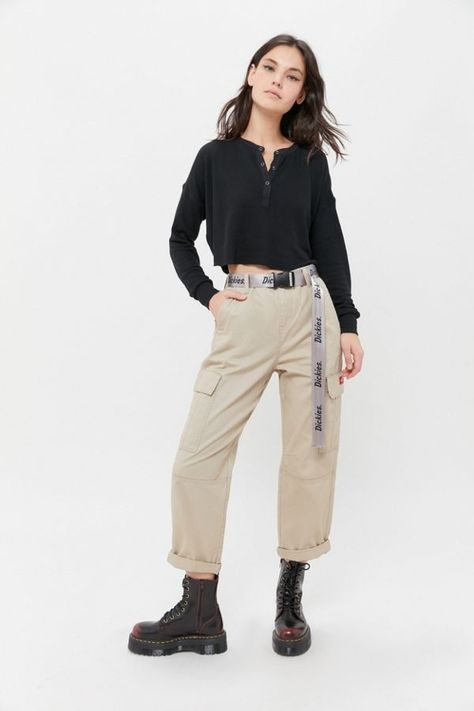 Date Outfits Women, Hiking Pants Women Outfit, Cargo Pants Boots, Cargo Pants Urban Outfitters, Dickies Style, Dickies Cargo Pants, Pants Boots, Hiking Pants Women, Hiking Outfit Women