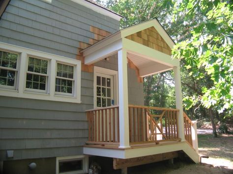 Porch Idea for side entrance... looks fairly easy to do. Side Porch Ideas, Entrance Ideas Entryway, Small Backyard Decks, Front Stairs, Entry Porch, Traditional Front Doors, Side Entrance, Porch Addition, Entrance Ideas