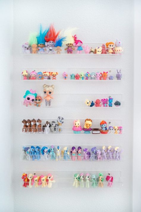 Small Toy Organization, Small Toy Storage, Girl Toy Storage, Organization Playroom, Large Toy Storage, Kids Organization, Tiny Toys, Doll Storage, Diy Toy Storage