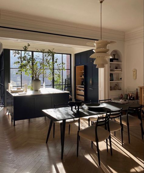 Eyeswoon Kitchen, Black Dining Table Set, Nyc Townhouse, Athena Calderone, Townhouse Interior, Vintage Dining Table, Dining Table Black, Floor Finishes, Apartment Inspiration