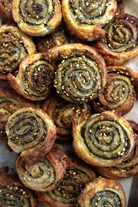 Zaatar Cake, Zaatar Recipe, Pastry Pinwheels, Puff Pastry Pinwheels, Moroccan Cooking, Vegan Party Food, Vegan Party, Puff Pastry Dough, Vegan Asian