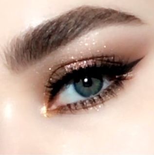 Cat Eye Wedding Makeup, Eye Makeup Cat Eye, Eye Wedding Makeup, Makeup Cat Eye, Cat Eye Makeup Tutorial, Make Up Mata, Tutorial Eyeliner, Gold Eye Makeup, Cat Eye Makeup