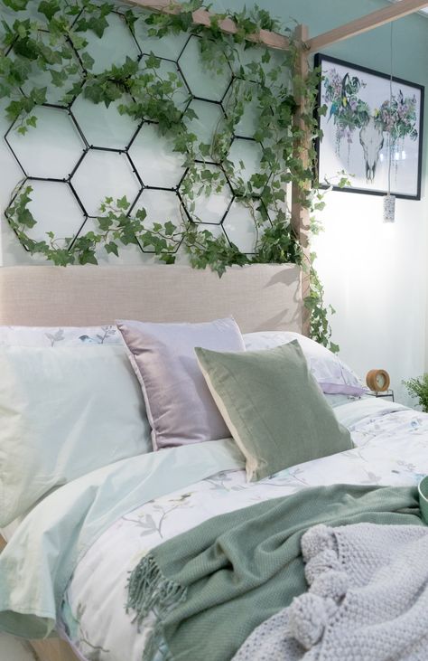 Ivy trellis headboard yes please Ideal Homes Show Headboard Trellis, Trellis Headboard, Ivy Trellis, Forest Green Bedrooms, Hedge Ideas, Green Room Ideas Bedroom, Bedroom Plants Decor, Green Bedrooms, Boxwood Hedge