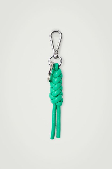 This efficient keyring will keep you organized when out and about. It's knotted from a leather rope in an emerald-green hue, so you'll have no problem spotting it inside your bag. It features a silver metal ring and a carabiner that can be secured onto the belt loop of your jeans. COS supports responsible manufacturing via the Leather Working Group  Shell: 100% Leather. Excluding trims Leather Charms For Bags, Dystopia Rising, Knot Keychain, Diy Keyring, Paracord Keychain, Leather Diy Crafts, Accessories Bags Shoes, Bag Diy, Leather Keyring