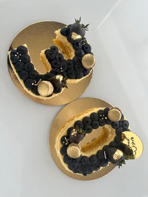 Classy number cake Black And Gold Number Cake, Black Number Cake, Gold Number Cake, 30 Cake, Number Cake, Number Cakes, Gold Number, 80th Birthday, 30th Birthday