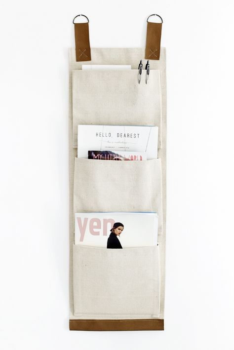 These leather and canvas wall pockets are a useful and stylish way to add a little extra storage to any room in your home! Click for the tutorial for these wall pockets! Diy Sy, Leather Wall, Magazine Holder, Trendy Sewing, Costura Diy, Pocket Organizer, Hanging Organizer, Sewing Organization, Wall Storage