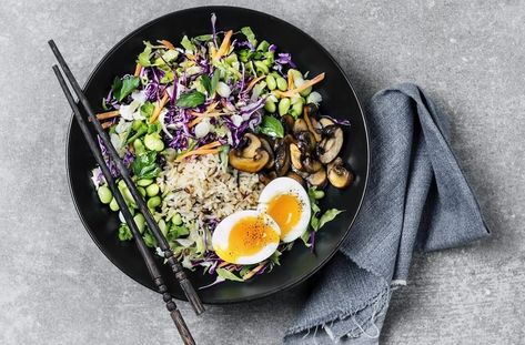 The Okinawa diet is known to promote longevity. But how does it compare to the Mediterranean diet? Here's what nutrition experts have to say. Okinawa Diet, Easy Diets To Follow, Sugar Diet Plan, Med Diet, Flexitarian Diet, No Sugar Diet, Lose 15 Pounds, Lose 30 Pounds, Calories A Day