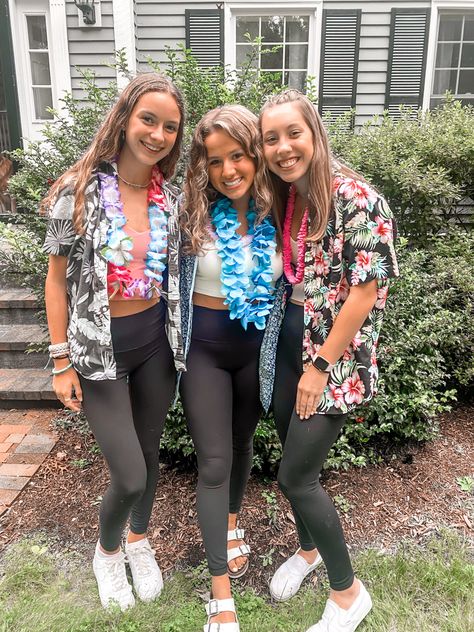 Preppy Hawaiian Costume, Aloha Spirit Week Outfit, Spirt Week Hawaiian Day, Luau Day Spirit Week, Beach Homecoming Theme Outfit, Hawian Day Outfit Ideas School, Tropical Spirit Day Outfit, Tropical Theme Outfit School, Surfer Theme Outfit