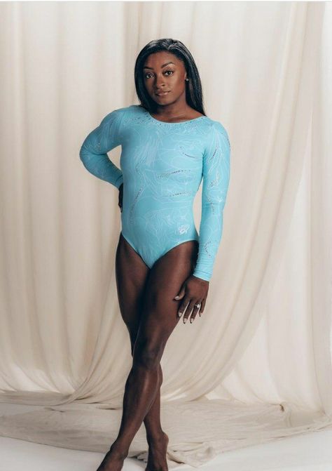 Simone Biles Photoshoot, Simone Biles Instagram, Simon Biles, Jonathan Owens, Jordan Chiles, Pretty Swimsuits, Oc Outfits, Usa Gymnastics, Sport Gymnastics