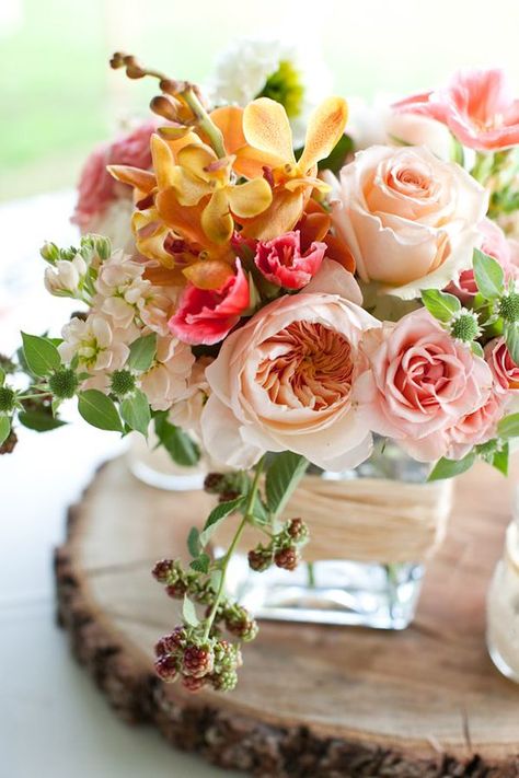 Vintage Flower Arrangements, Beautiful Flower Arrangements, Deco Floral, Wedding Arrangements, Wedding Flower Arrangements, Arte Floral, Beautiful Bouquet, Beautiful Blooms, Wedding Flower