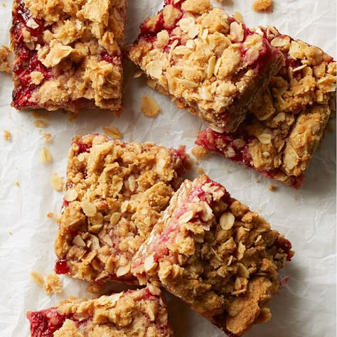 Streusel Bars, Strawberry Cobbler, Strawberry Filling, Oatmeal Bars, Breakfast Bars, Crumb Topping, Granola Bars, Strawberry Recipes, Food Trucks