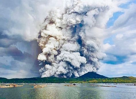 Phreatic Eruption, Taal Volcano Eruption, Volcano Pictures, Taal Volcano, Volcano Eruption, Mauna Loa, Tagaytay, Geology Rocks, Active Volcano