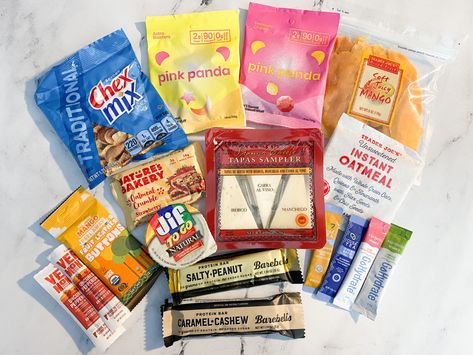 Easy Travel Snacks, Tsa Approved Snacks, Best Travel Snacks, All Natural Snacks, Plane Snacks, Airplane Snacks, Kids Snack Box, High Fiber Fruits, Healthy Travel Snacks