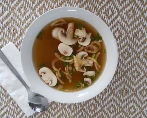 Benihana Recipes, Japanese Onion Soup, Japanese Onion Soups, Clear Broth Soups, Sipping Soup, Ching Chong, Smart Eating, Asian Soups, Onion Soup Recipe