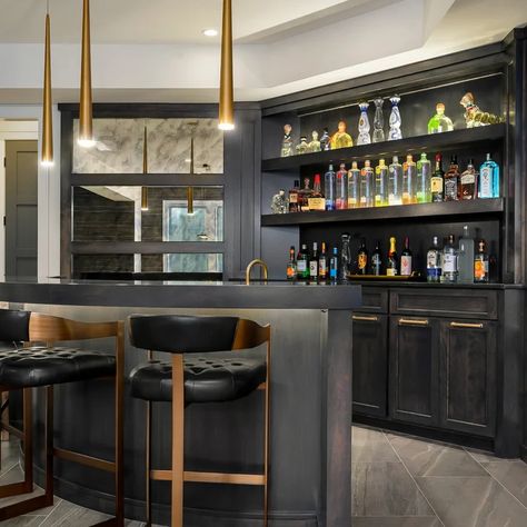 Palm Beach Transitional - Transitional - Home Bar - Miami - by Marc-Michaels Interior Design | Houzz Kansas City Bars, Florida Style Homes, Transitional Basement, Contemporary Basement, Farmhouse Transitional, Scandinavian Rustic, Basement Bar Designs, Transitional Home, Home Bars