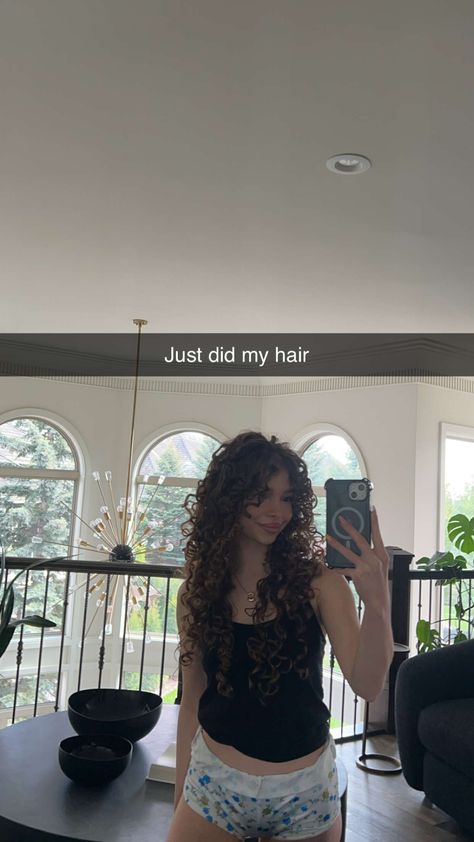 Kalogera Sisters, Curly Hair Care Routine, Natural Curly Hair Cuts, Mixed Curly Hair, Clueless Outfits, Sister Outfits, Hairdos For Curly Hair, Face Card, Cute Preppy Outfits