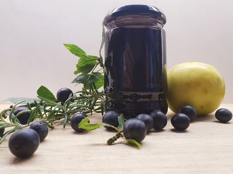 Sloe, apple and rosemary jelly (for cheese) Rosemary Jelly, Infused Gin, Apple Jelly, Jelly Recipe, Sour Fruit, Purple Fruit, Jelly Bag, Jelly Recipes, Wild Edibles