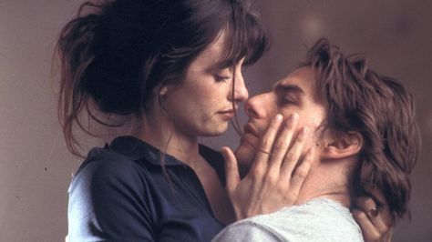 30 Memory Loss Movies To Alter Your Realities! Penelope Cruz And Tom Cruise, Vanilla Sky Penelope Cruz, Tom Cruise Vanilla Sky, Penelope Cruz Vanilla Sky, Jamie Hince, Vanilla Sky, Men In Love, Jeff Bridges, Liza Minnelli