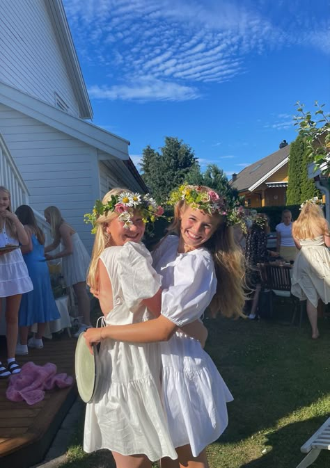 Midsommar Outfit, Scandinavian Birthday, Midsommar Party, Swedish Summer, Scandinavian Summer, Trendy Dresses Summer, Garden Party Birthday, Shop Aesthetic, Birthday Inspo