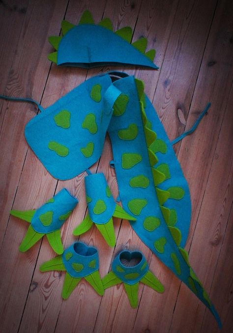 Cocodrilo Diy Dinosaur Costume, Kids Dinosaur Costume, Dino Costume, Owl Costume, Book Day Costumes, Baby Kostüm, Dinosaur Activities, Dragon Costume, Dinosaur Theme Party