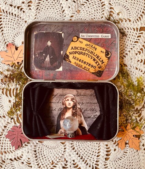 Tin Art Diy Ideas, Altoid Tin Miniatures, Rasquachismo Art, Halloween Altoid Tin Ideas, Altoid Tin Ideas Diy, Tin Box Crafts, Altoid Tin Ideas Miniatures, Diy Box Ideas, Altoid Tin Art