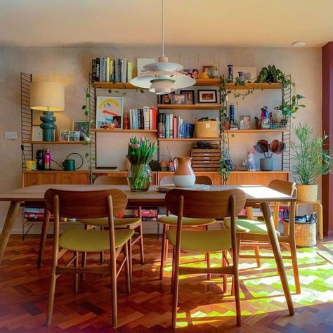 70s Style Dining Room, 80s Dining Room, 70s Dining Room, 1960s Dining Room, 1950s Dining Room, Creative Kitchen Design, Yellow Kitchen Cabinets, Smart Interior Design, Retro Dining Rooms