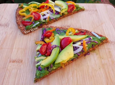 Raw Vegan Pizza, Pizza With Spinach, Raw Vegan Recipes Easy, Raw Vegan Dinners, Spinach Basil Pesto, Pizza Vegana, Raw Vegan Diet, Fruit And Veggies, Resep Diet