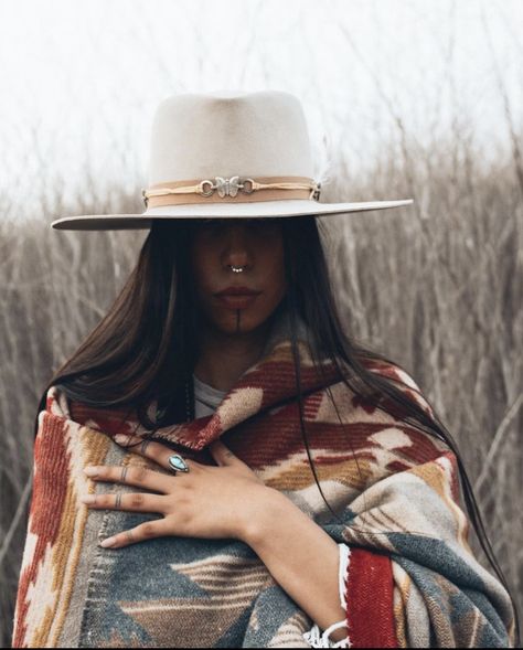 Quannah Chasinghorse, Cowboy Aesthetic, Native American Fashion, Cow Boy, Outfits With Hats, Native American Indians, Boho Outfits, Women's Style, Western Fashion