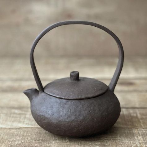 Pinched Pottery (@pinched_pottery) • Instagram-foto's en -video's Pinched Pottery, Handbuilt Ceramics, Ceramic Pinch Pots, Pinch Pot, Ceramic Tea Set, Rustic Ceramics, Pottery Teapots, Herbal Infusion, Hand Built Pottery