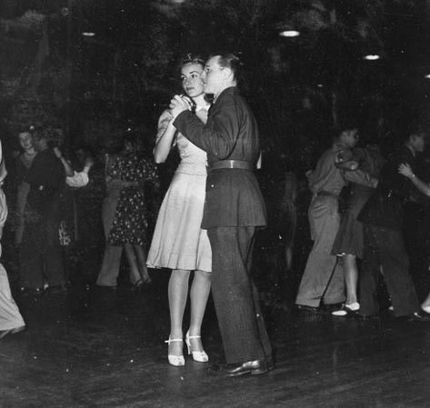 1940s Moodboard, 1950s Couple, 40s Aesthetic, Couple Vintage, Old Fashioned Love, Slow Dancing, Glenn Miller, Dancing Couple, Lindy Hop