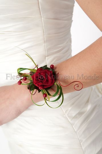 Prom Flowers Corsage, Homecoming Flowers, Wrist Corsage Prom, Homecoming Corsage, Rose Bear, Corsage And Boutonniere, Corsage Prom, Prom Flowers, Flower Corsage