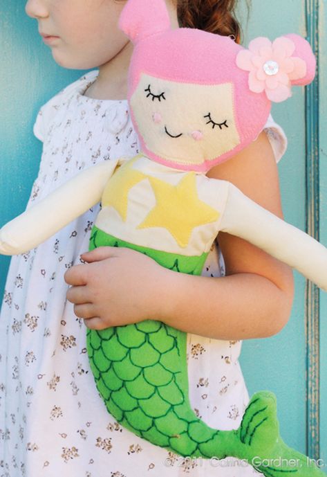 Sweet mermaid doll pattern by @Carina Gardner Mermaid Doll Pattern, Doll Patterns Free, Mermaid Pattern, Mermaid Dolls, Fabric Toys, Sewing Dolls, Sewing Toys, Felt Dolls, Soft Dolls