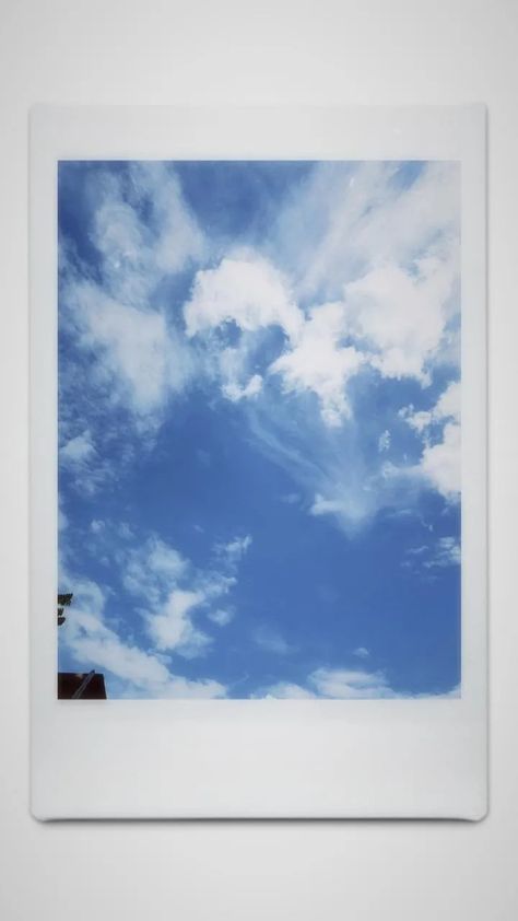 Aesthetic Polaroid Pictures To Print, Polaroid Pictures Aesthetic Vintage, Sky Polaroid, Frat Party Aesthetic, Film Camera Photography, Cat Profile, Instagram Profile Picture Ideas, Paper Background Design, Instagram Frame Template