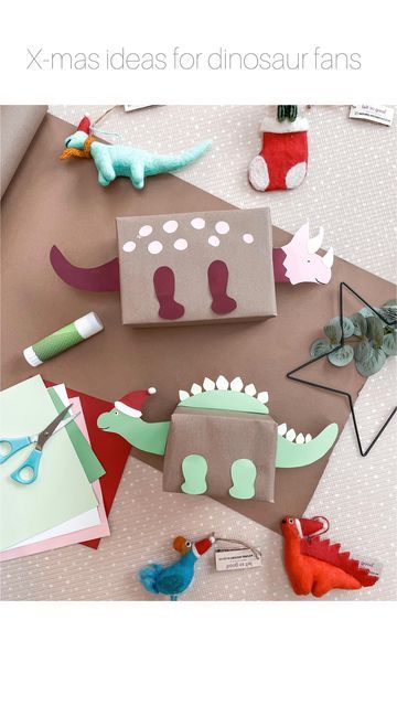 Dino Gift Wrapping Ideas, Dino Gifts For Adults, Dinosaur Christmas Decorations Diy, Dinosaur Wrapping Ideas, Cool Wrapping Ideas Birthday, Dinosaur Themed Gifts, Christmas Dinosaur Craft, Dinosaur Birthday Gifts Ideas, Gifts For Dinosaur Lovers