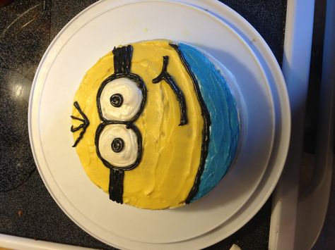 Minion cake I made for my son's 10th birthday Minion Birthday Cake Easy, Easy Minion Cake, Homeade Cake, Cakes Funny, Birthday Minion, Minion Birthday Cake, Birthday Things, Birthday Baking, Minion Cake