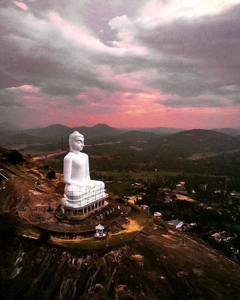 Athugala Elephant Rock is found in Kurunegala. The rock is 325 meters in height and resembles the shape of an elephant and at top of the… White Buddha Statue, Sri Lanka Photography, Elephant Rock, Sri Lanka Travel, Green Country, The Paradise, Travel Tourism, Paradise Island, Travel Goals