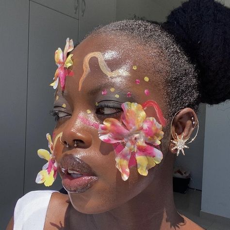 Flower Makeup Art, Flowers Photoshoot, Fairy Fountain, Floral Makeup, Flower Makeup, Face Art Makeup, Flower Photoshoot, Beauty Photoshoot, Art Makeup