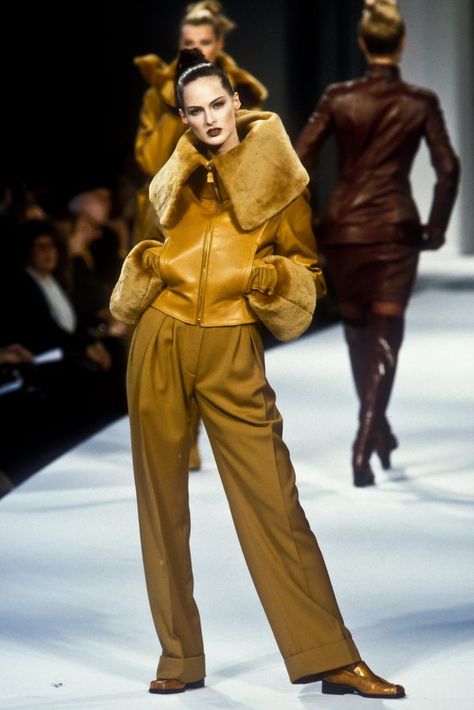 Montana Fall, Claude Montana, 90s Runway Fashion, Vintage Runway, High Fashion Editorial, Couture Runway, Looks Style, Fashion Details, Edgy Fashion