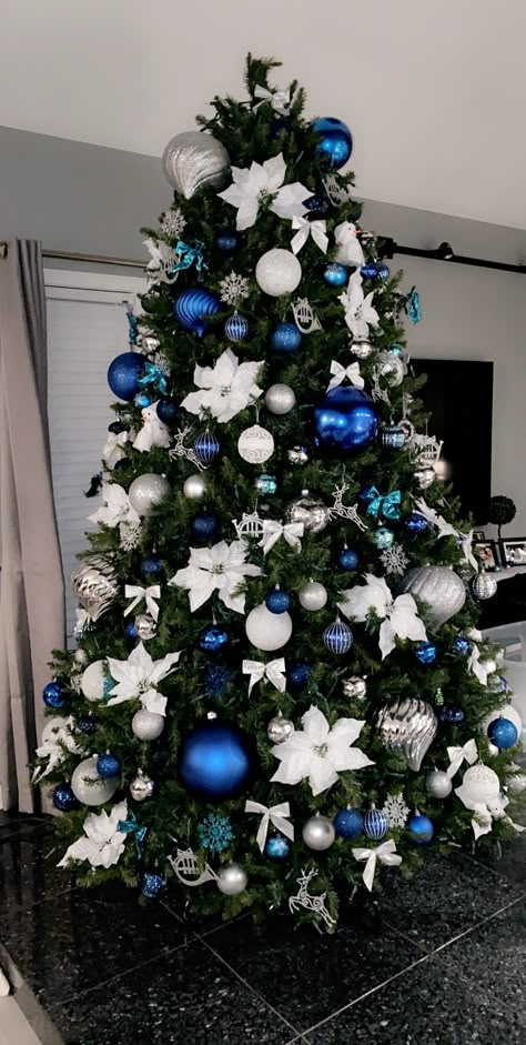 White And Blue Tree Christmas, Christmas Tree Blue White Silver, Blue Decoration Christmas Tree, Christmas Decor Ideas White And Blue, Blue And White Tree Decorations, Blue White And Silver Christmas Tree Decorating Ideas, Christmas Tree Ideas Colors, Royal Blue Christmas Decor, Blue And White Xmas Decor