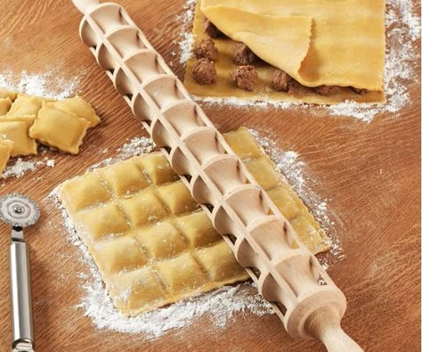 Ravioli Recipe, Pasta Fatta In Casa, Rolling Pins, Cooking Gadgets, Cool Kitchen Gadgets, Homemade Pasta, Tortellini, Cooking Tools, Ravioli