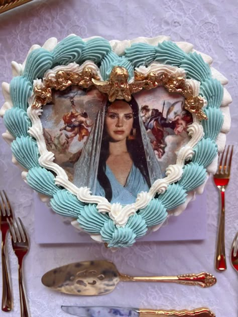 Lana Del Rey Birthday Party Theme, Blue Gold Birthday Cake, Lana Del Rey Birthday Party, Lana Del Rey Birthday Cake, Lana Del Rey Party, Lana Del Rey Theme, Lana Del Rey Cake, Lollipops Cake, Bolo Vintage